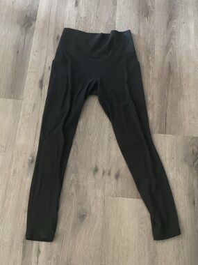 Athleta Black Salutation Stash Pocket II Tight - Logo Detail
